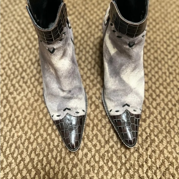 Donald J Pliner Boots - Picture 3 of 6